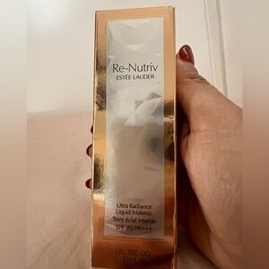 Estée Lauder Re-Nutriv Liquid Makeup